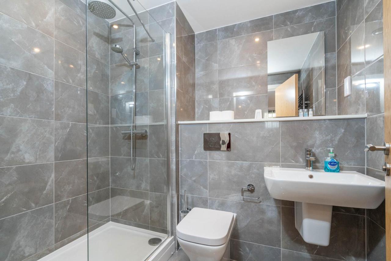 Maevela Apartments - Luxury Broad St Apartment - 2 Bed, 2 Bath - City Centre/Cube/Mailbox - With Underground Parking ✓- L Shape Sofa, Large 50 Inch Smart Tv With Free Netflix & Wifi Birmingham Luaran gambar